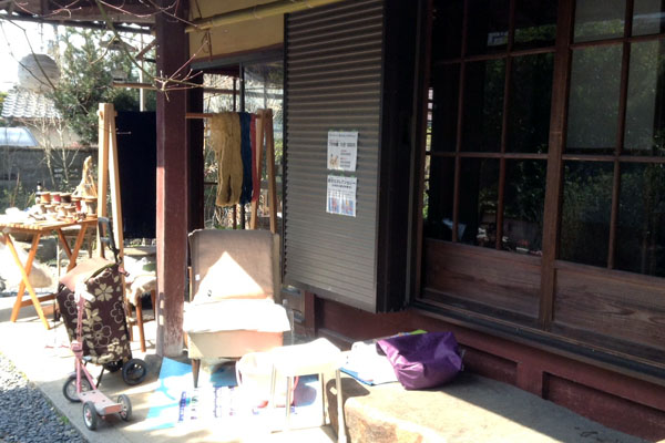 屋外で出店しています